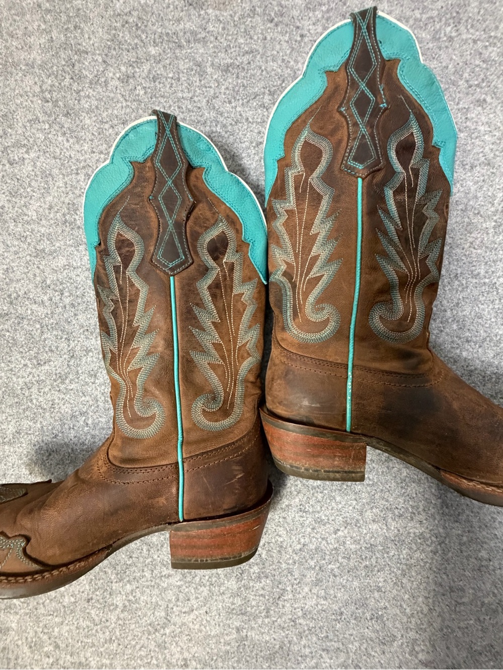Ariat Brown Leather Western Boots with Turquoise Accents